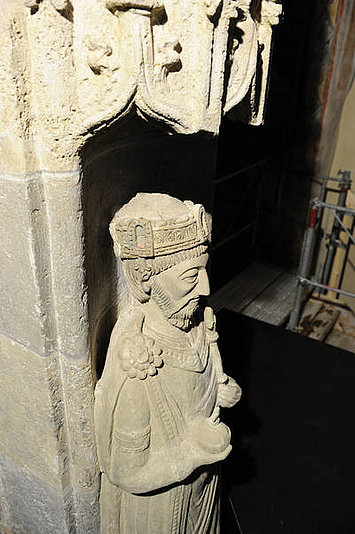 Karl d. Gr. als Stuckfigur in der Klosterkirche von Müstair, um 1200 [muestair.ch]